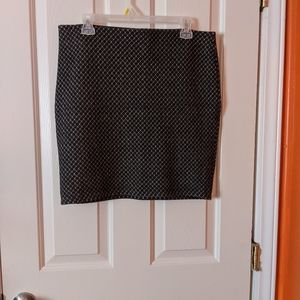 Black and white pencil skirt